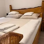 شقة Barackvirag Apartmanhaz *