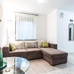 Barackvirag Apartmanhaz