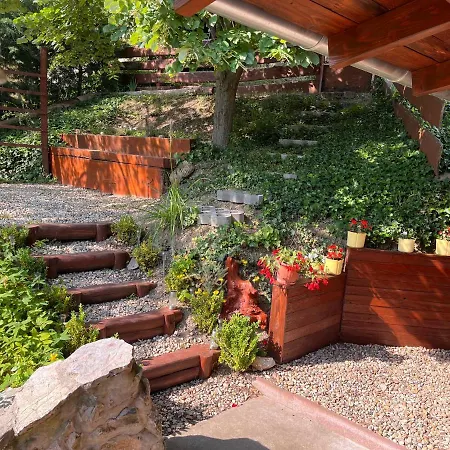 Barackvirag Apartmanhaz *