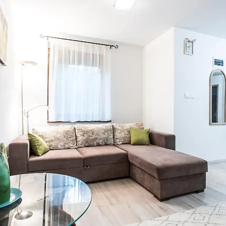 Barackvirag Apartmanhaz