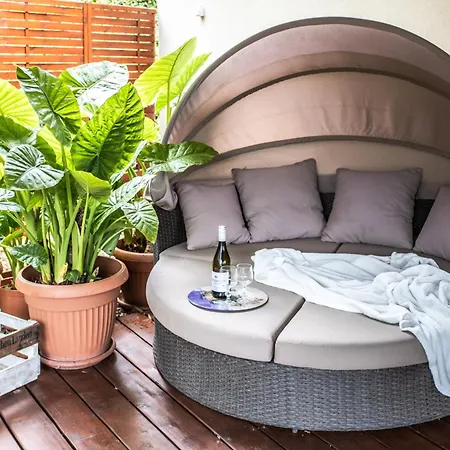 Barackvirag Apartmanhaz