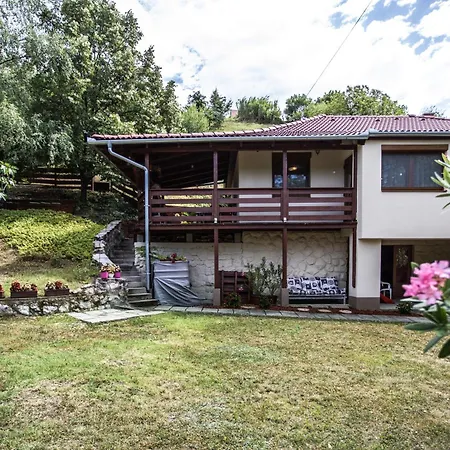 Appartement Barackvirag Apartmanhaz *