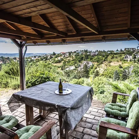 Barackvirag Apartmanhaz Pécs