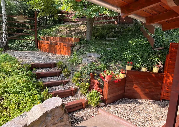 Barackvirag Apartmanhaz *